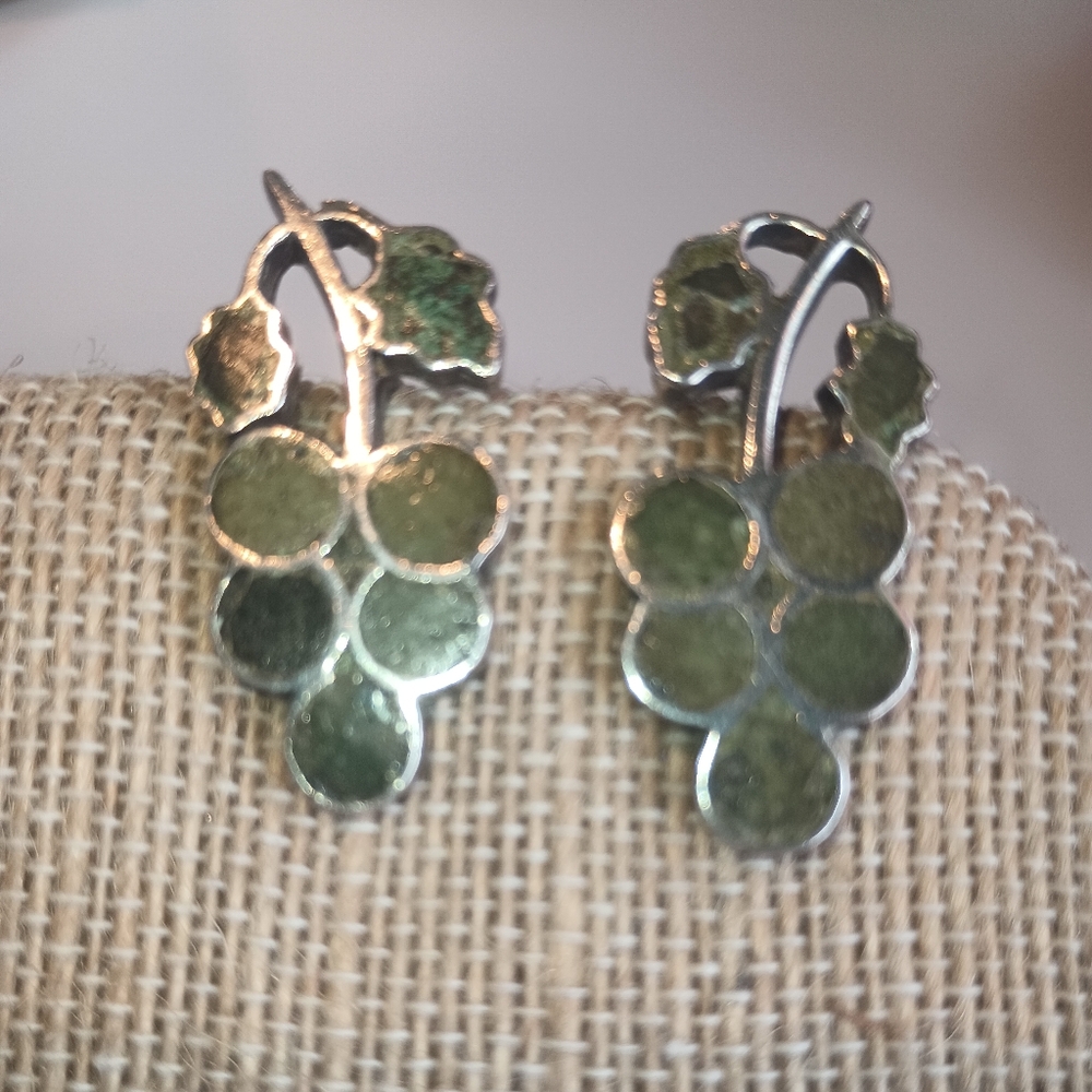 Silver Mexico Chip Inlay Grape Screw Back Earrings